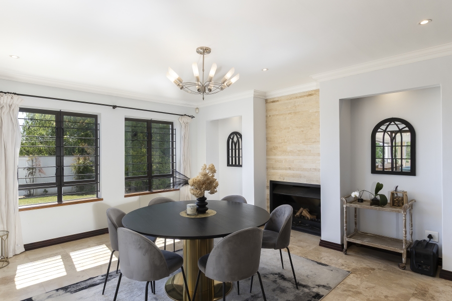 4 Bedroom Property for Sale in Heldervue Western Cape